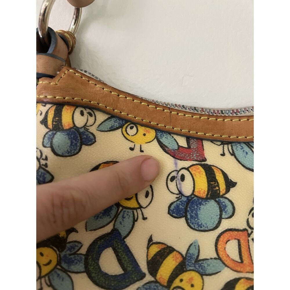 RARE VTG Y2K Dooney & Bourke Bumble Bee Print Shoulder Bag Leather canvas - Picture 5 of 13